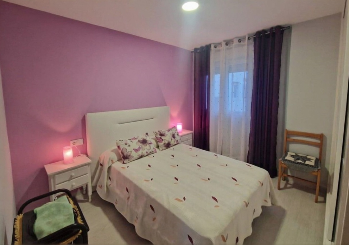 Appartement en première ligne de plage à Torrevieja — Chambre