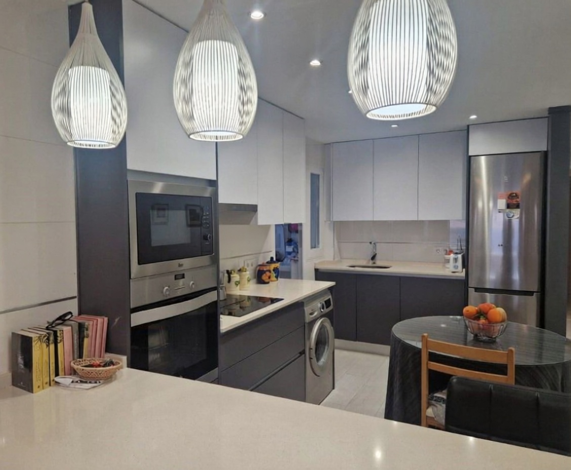 Appartement en première ligne de plage à Torrevieja — Cuisine