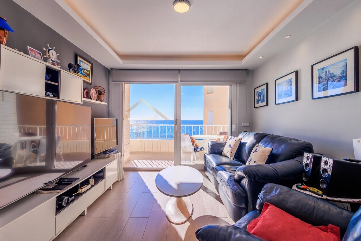 Apartamento em primeira linha de praia em Torrevieja — Sala