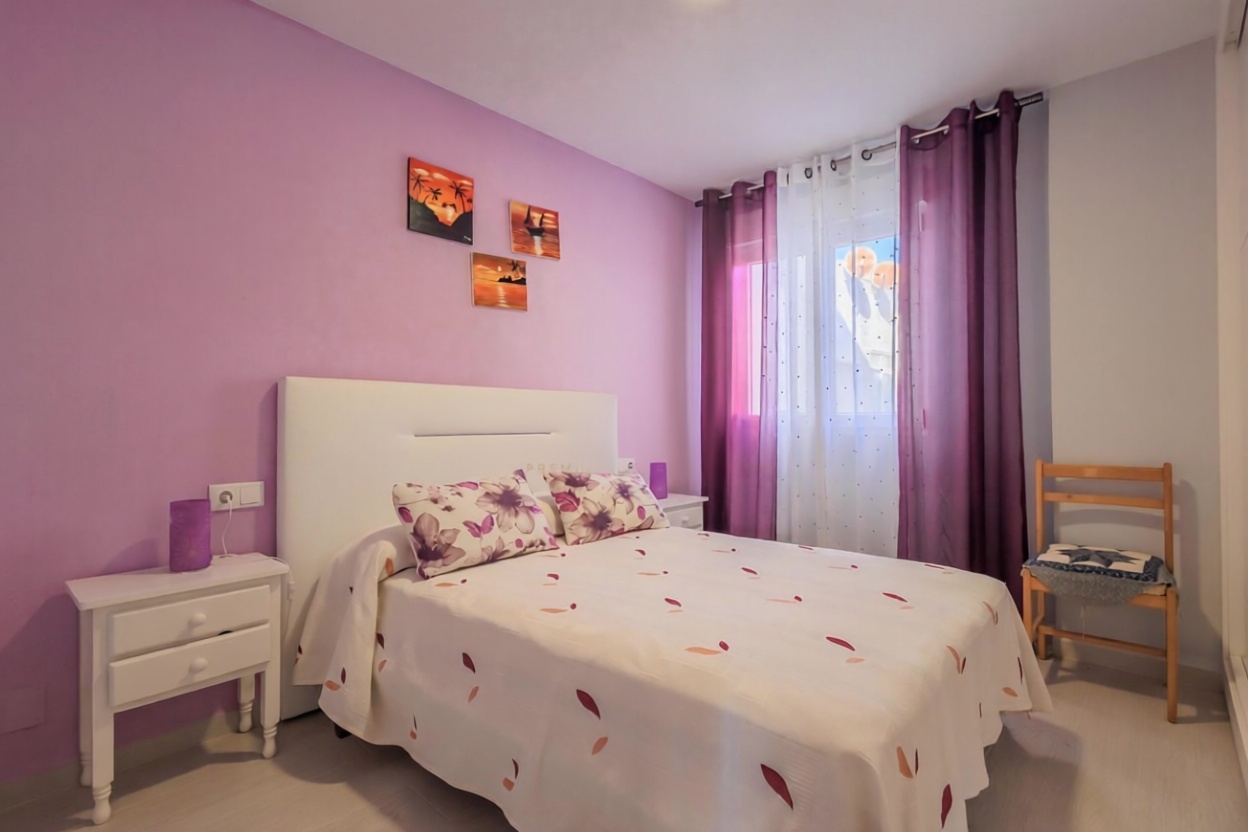 Apartamento em primeira linha de praia em Torrevieja — Quarto
