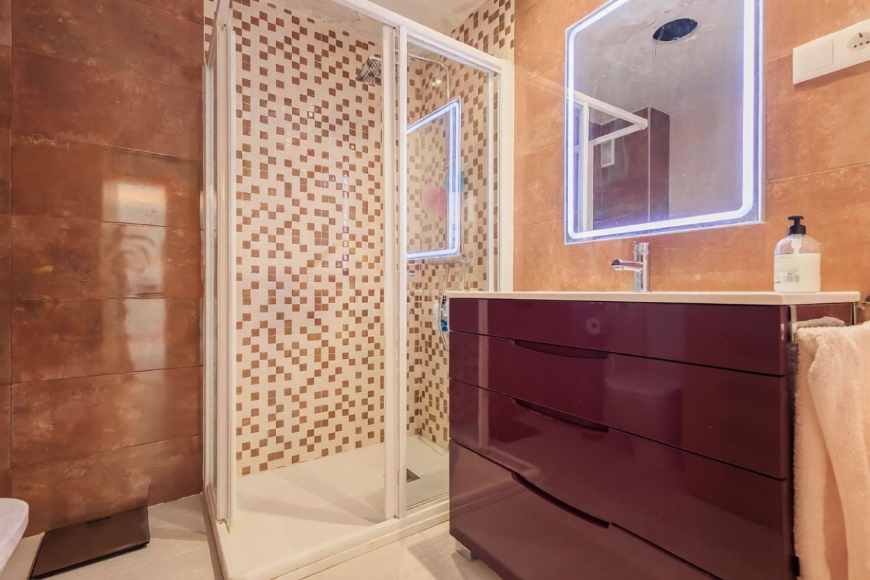 Apartamento em primeira linha de praia em Torrevieja — Quarto