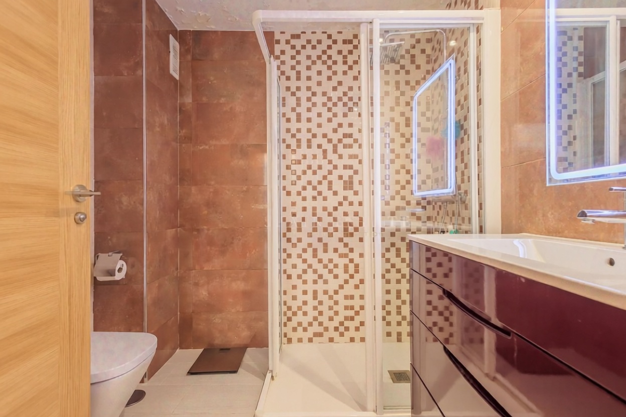 Apartamento em primeira linha de praia em Torrevieja — Casa banho