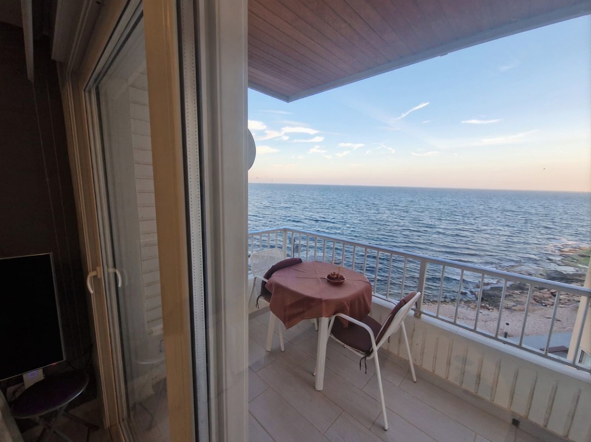 Apartamento em primeira linha de praia em Torrevieja — Terraço mar