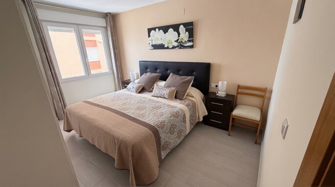 Apartamento em primeira linha de praia em Torrevieja — Quarto