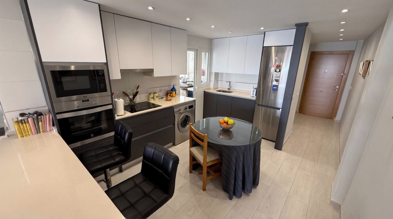 Apartamento em primeira linha de praia em Torrevieja — Cozinha