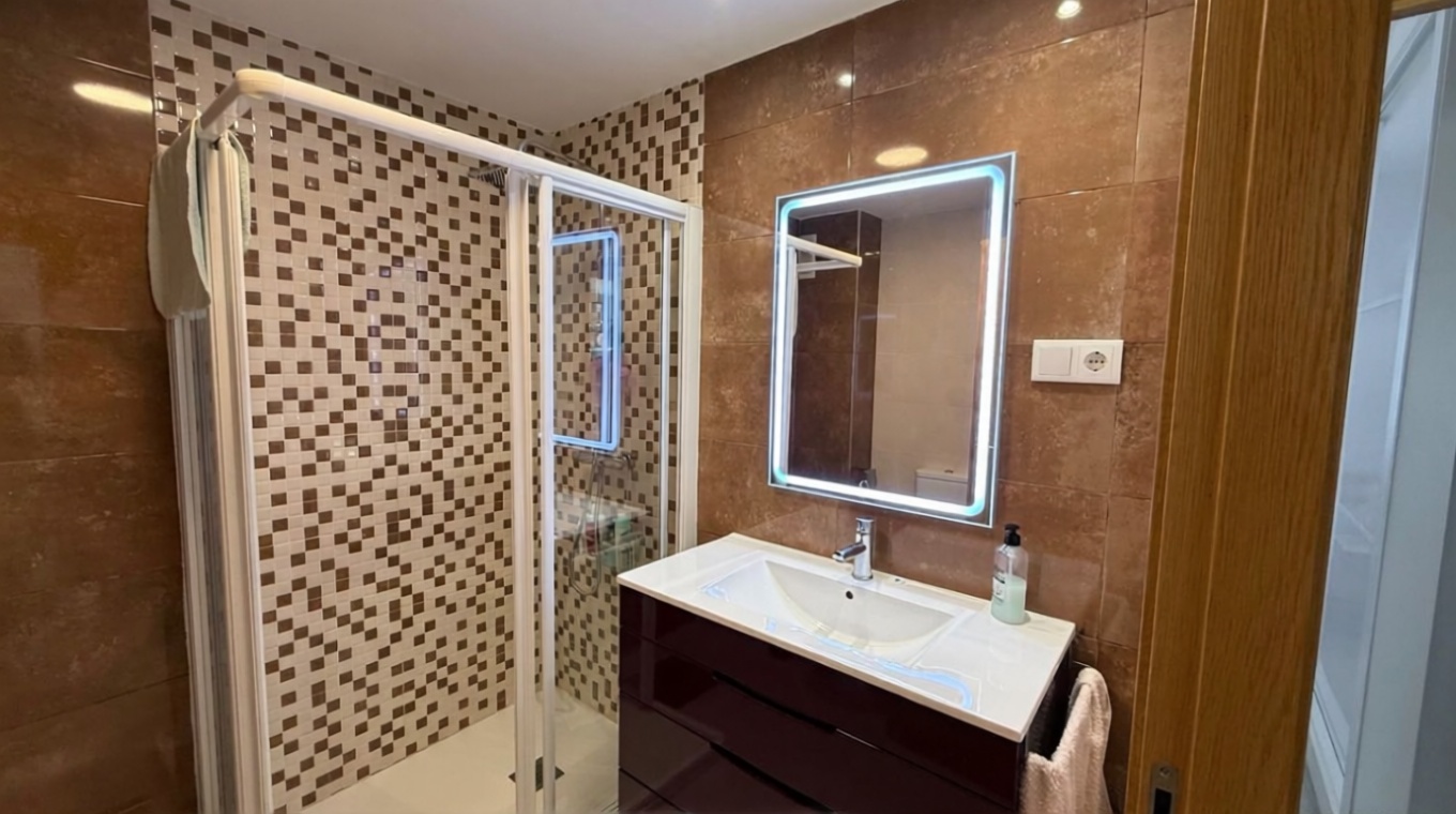 Apartamento em primeira linha de praia em Torrevieja — Casa banho
