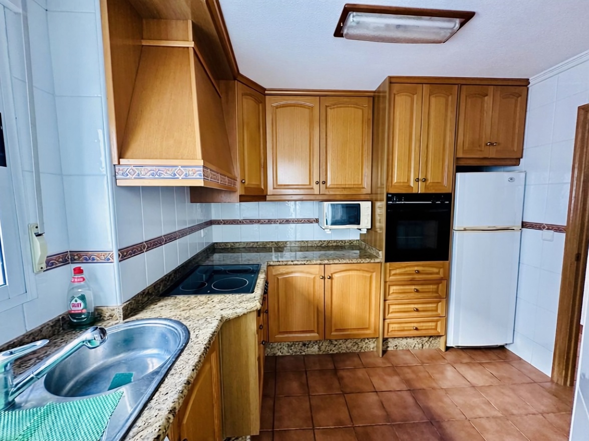 Appartement en première ligne de plage à Torrevieja — Cuisine