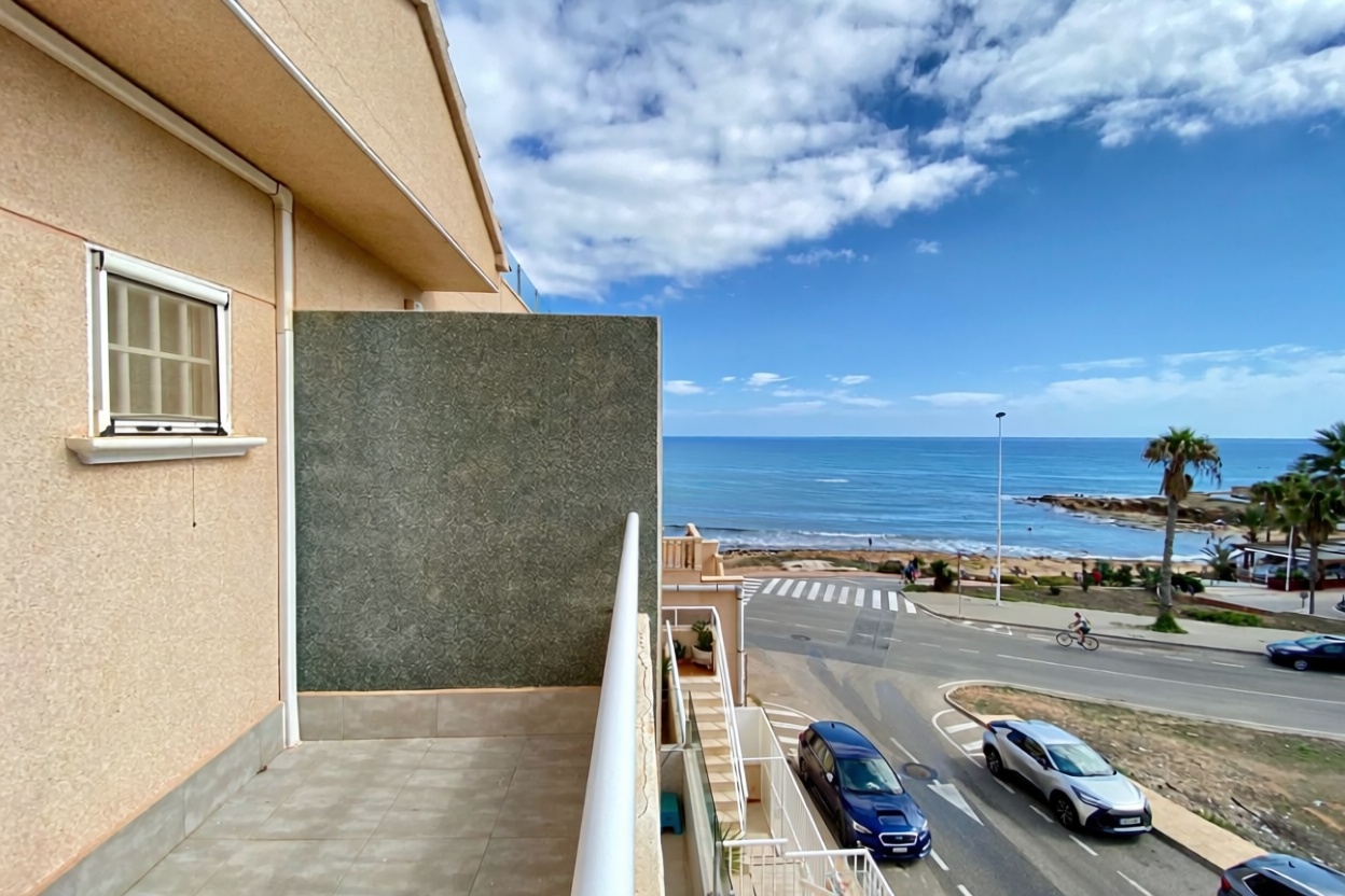 Chalet avec accès direct à la plage à Torrevieja — Terrasse mer