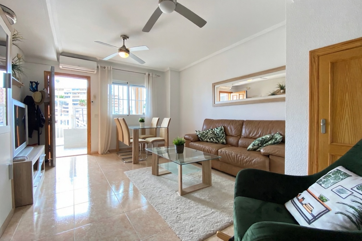 Chalet avec accès direct à la plage à Torrevieja — Séjour