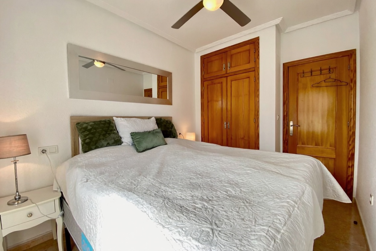 Chalet avec accès direct à la plage à Torrevieja — Chambre