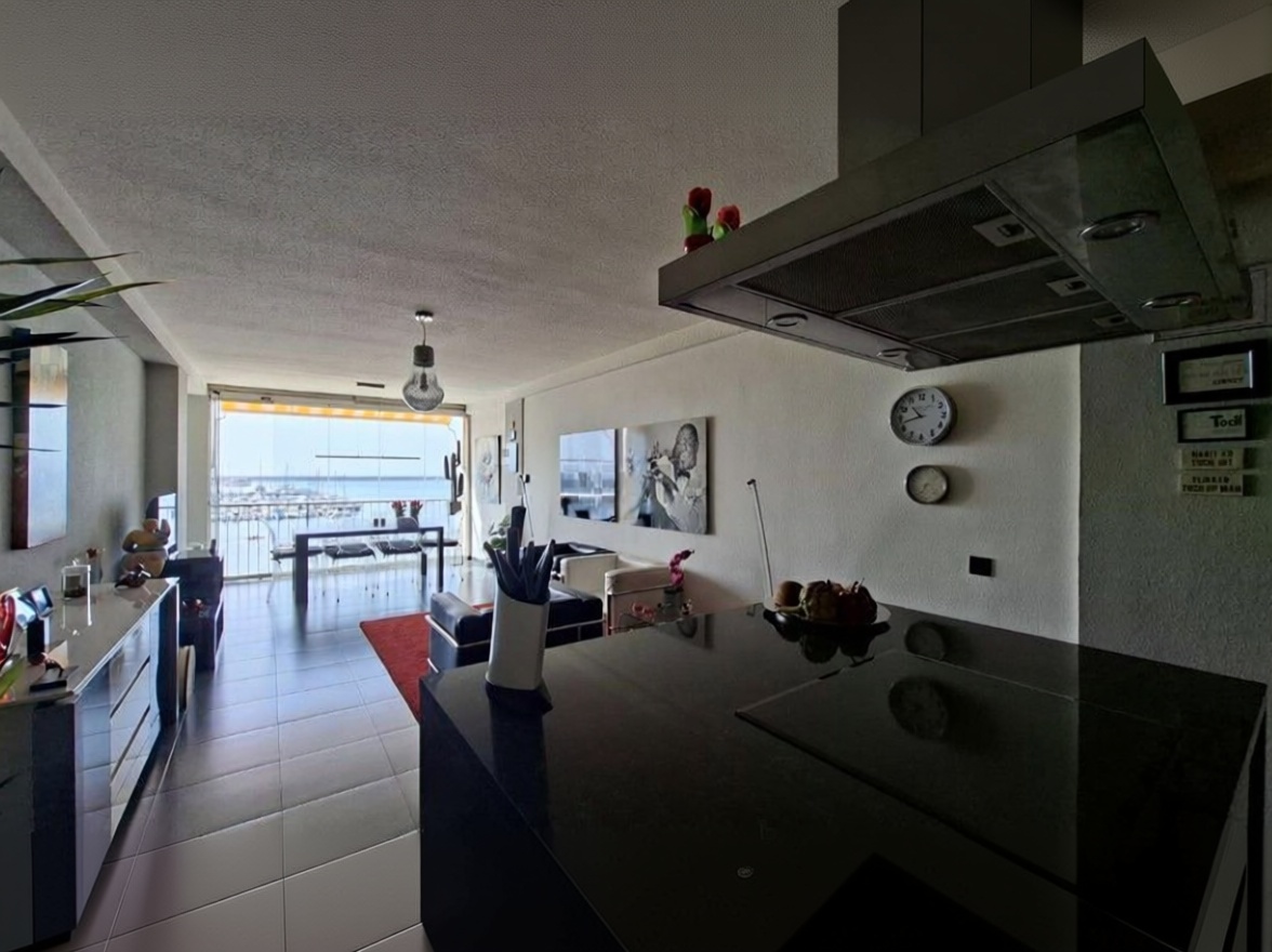 Beachfront flat in Torrevieja — Living room
