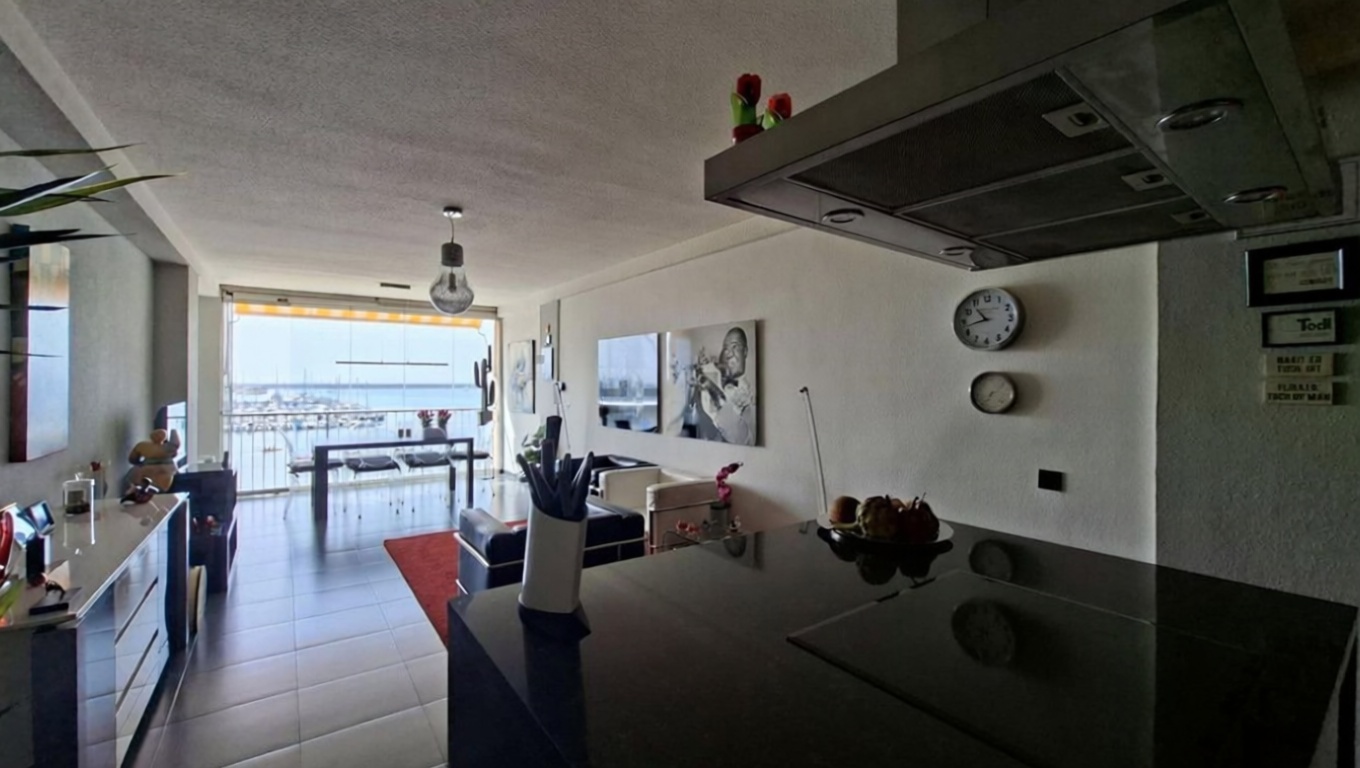 Beachfront flat in Torrevieja — Living room