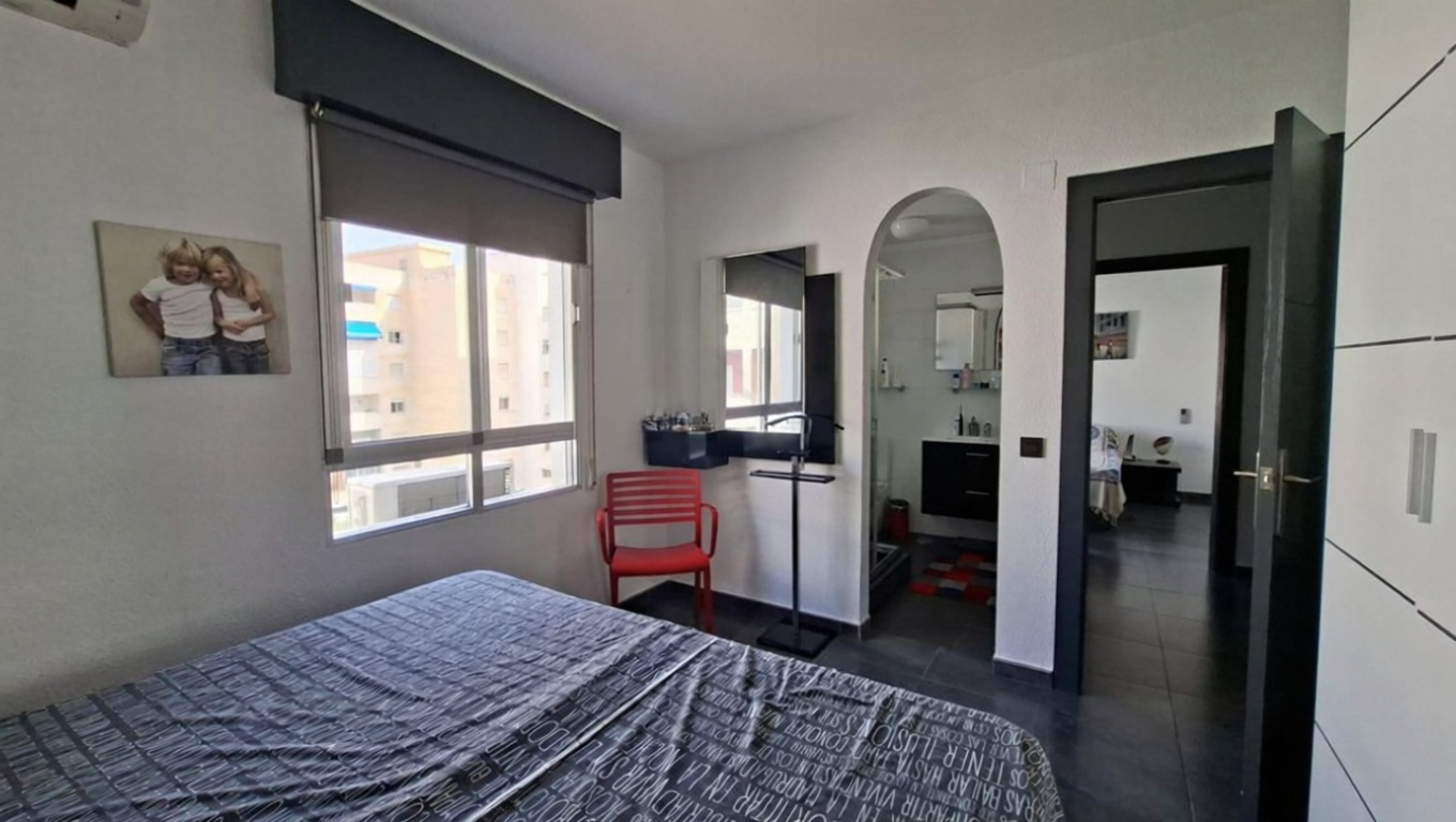 Beachfront flat in Torrevieja — Bedroom