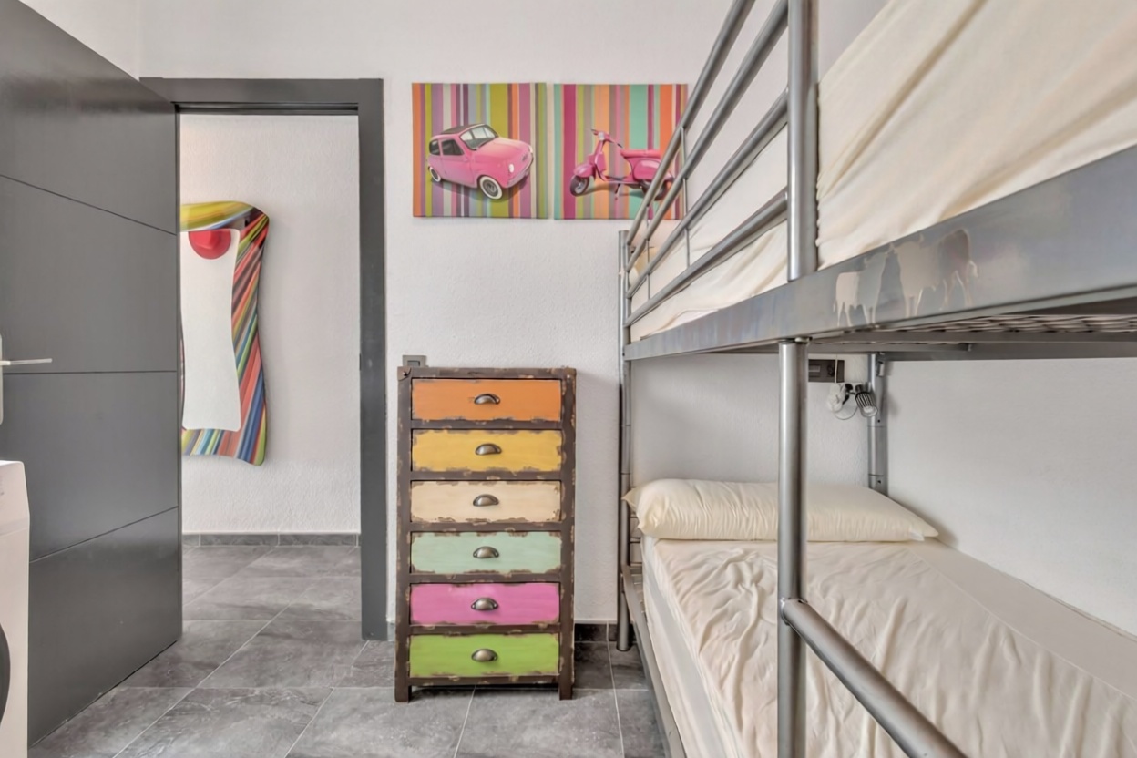 Appartement en première ligne de plage à Torrevieja — Chambre