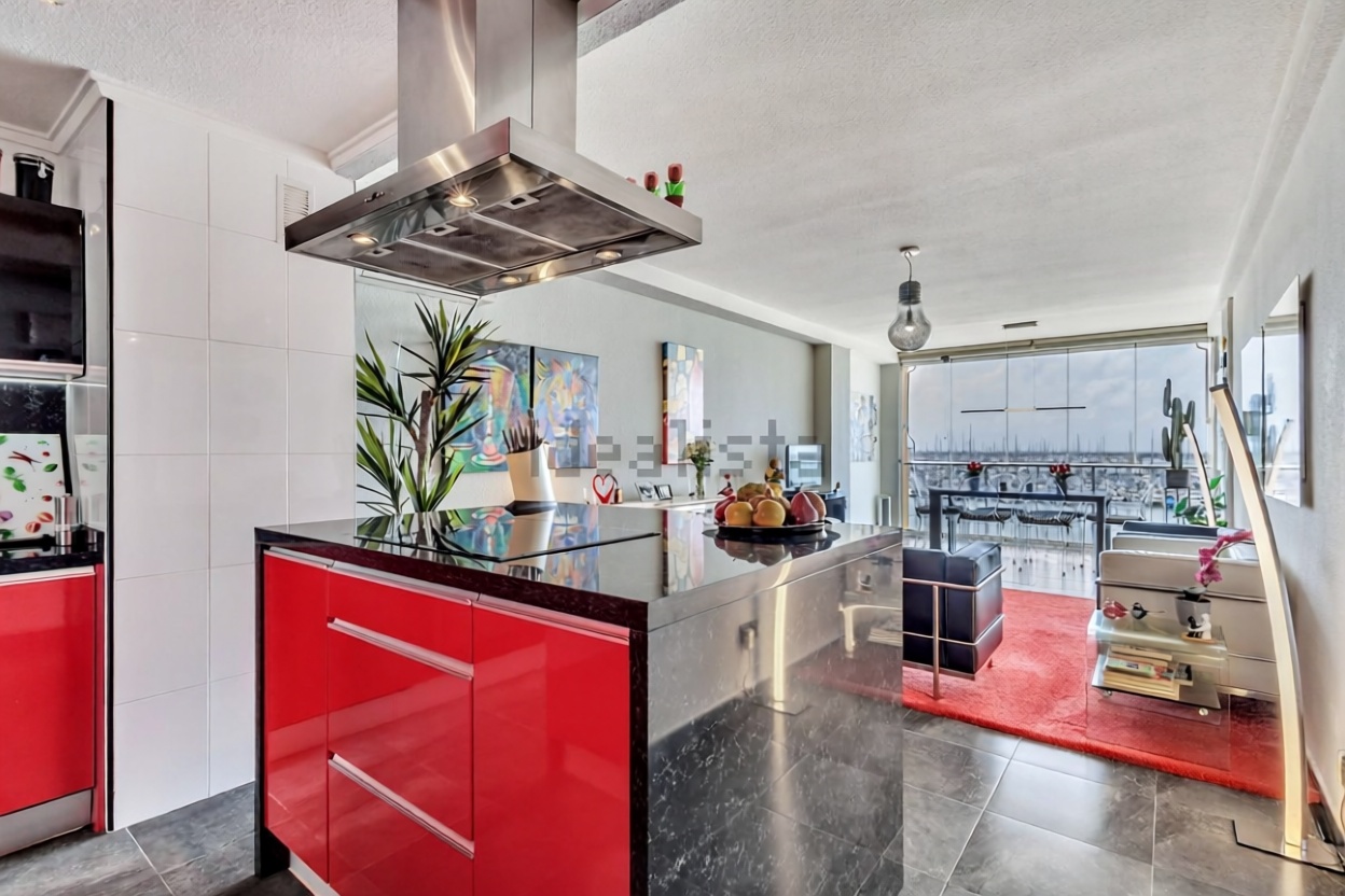 Appartement en première ligne de plage à Torrevieja — Cuisine