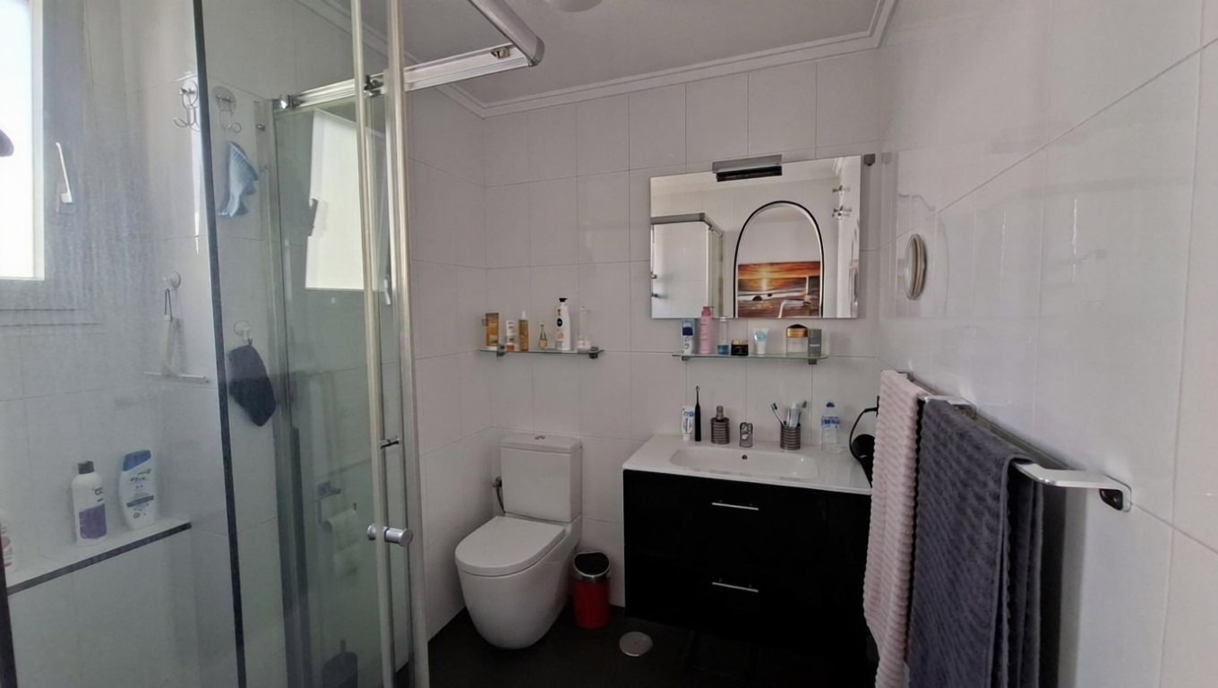 Wohnung in erste Strandlinie in Torrevieja — Bad
