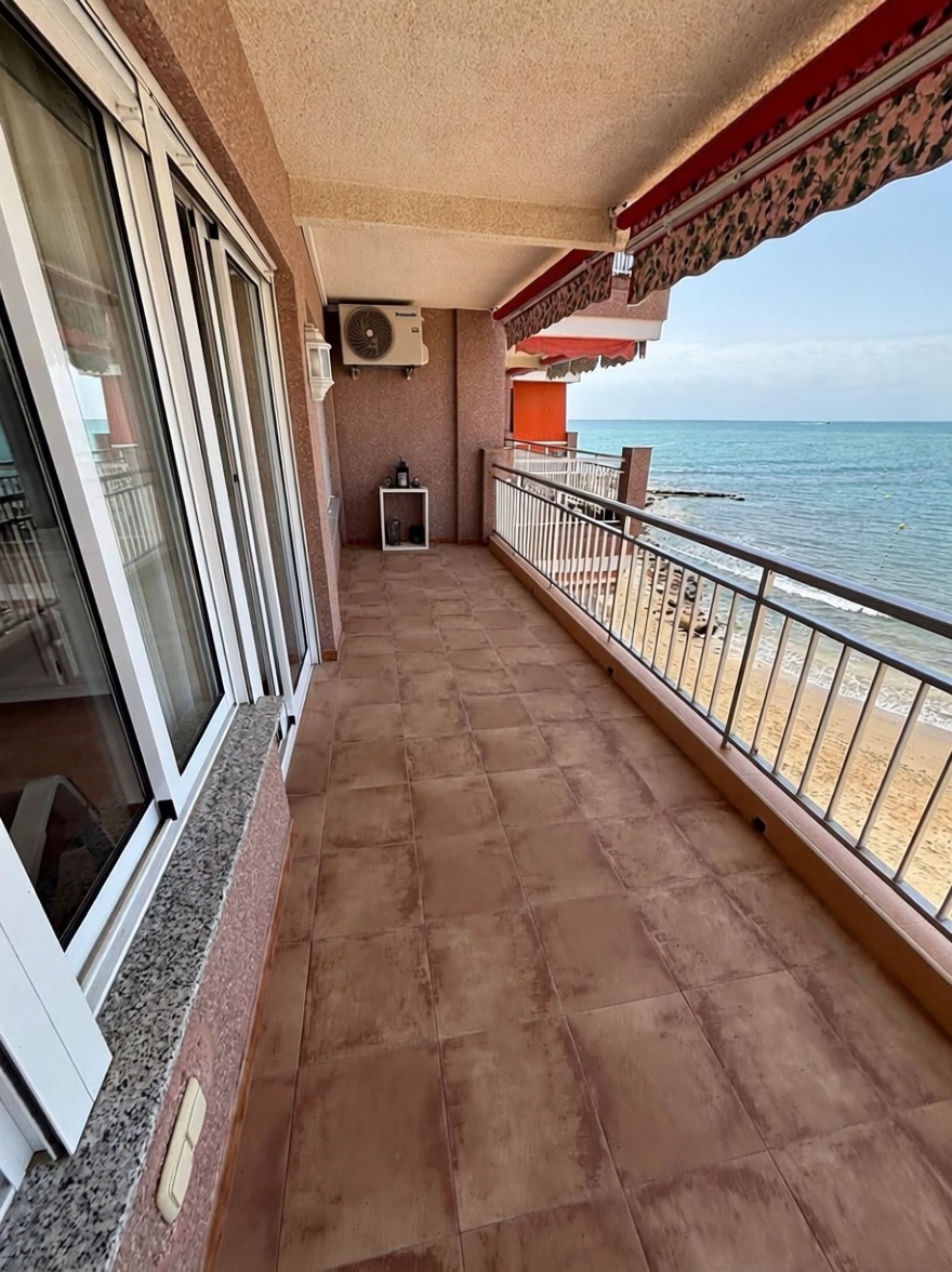 Apartamento em primeira linha de praia em Torrevieja