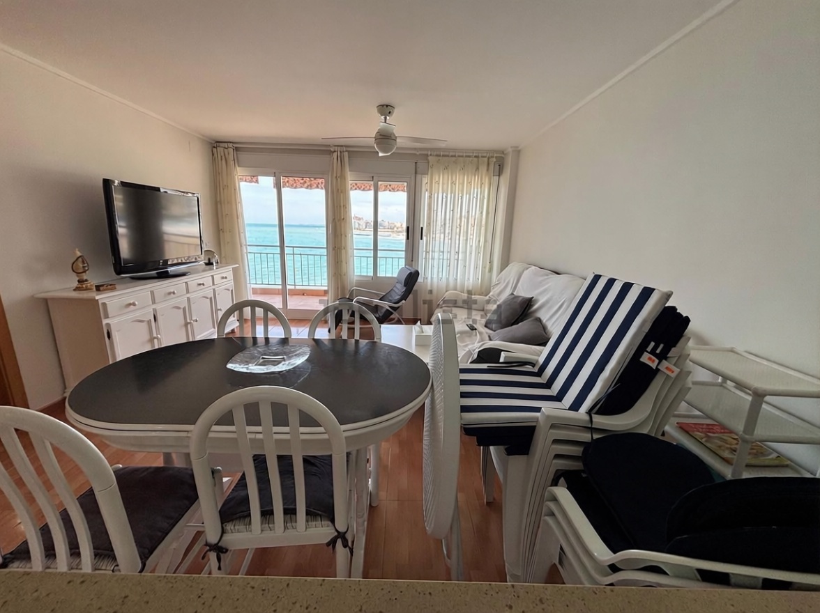 Wohnung in erste Strandlinie in Torrevieja — Wohnzimmer