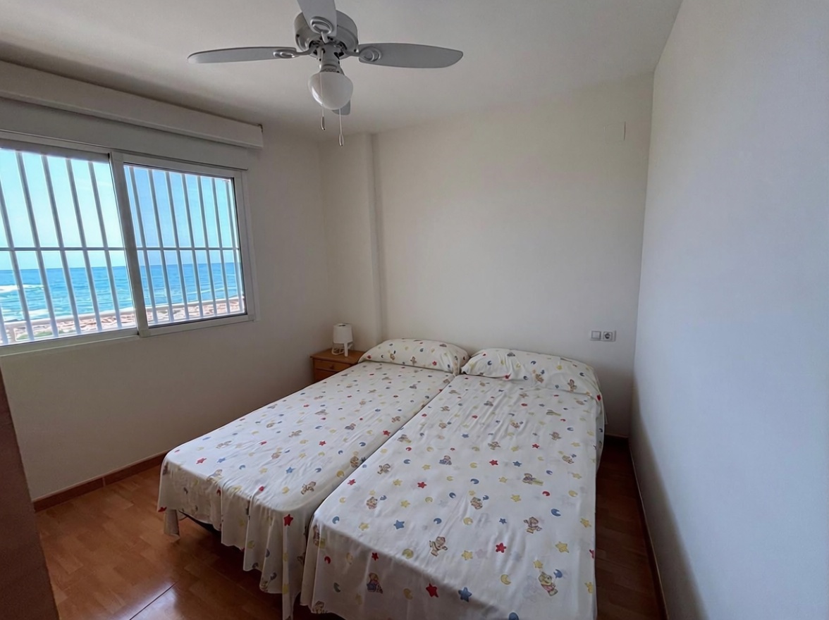 Wohnung in erste Strandlinie in Torrevieja — Schlafzimmer