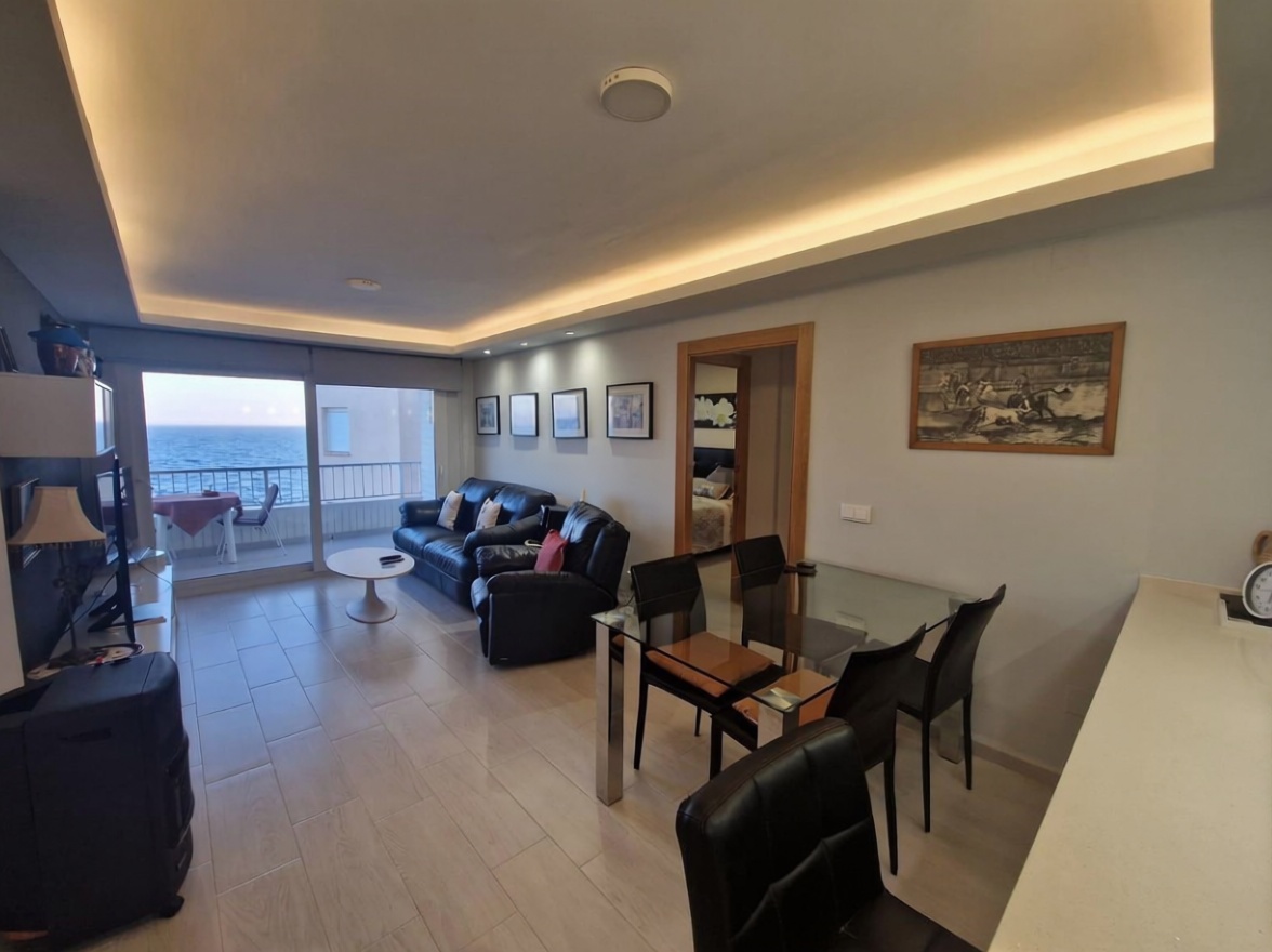 Beachfront flat in Torrevieja — Living room