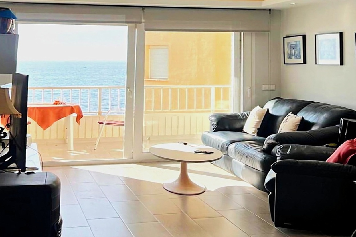 Wohnung in erste Strandlinie in Torrevieja — Wohnzimmer