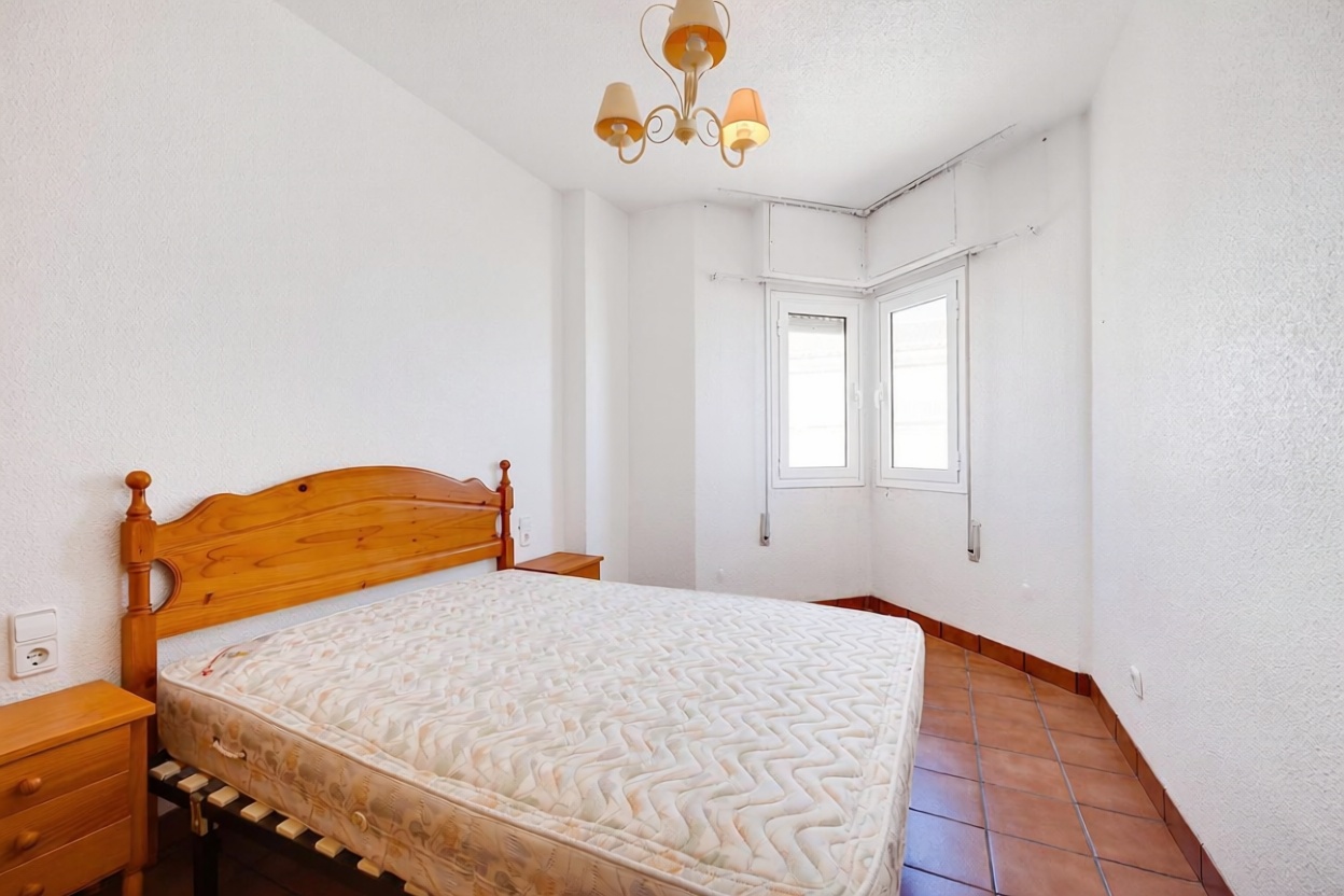 Apartamento em primeira linha de praia em Torrevieja — Sala