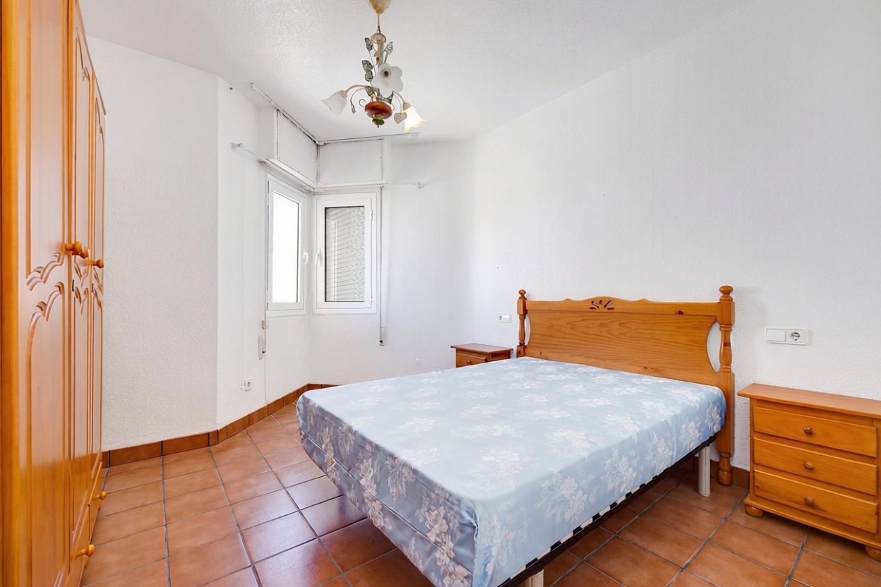 Apartamento em primeira linha de praia em Torrevieja — Quarto