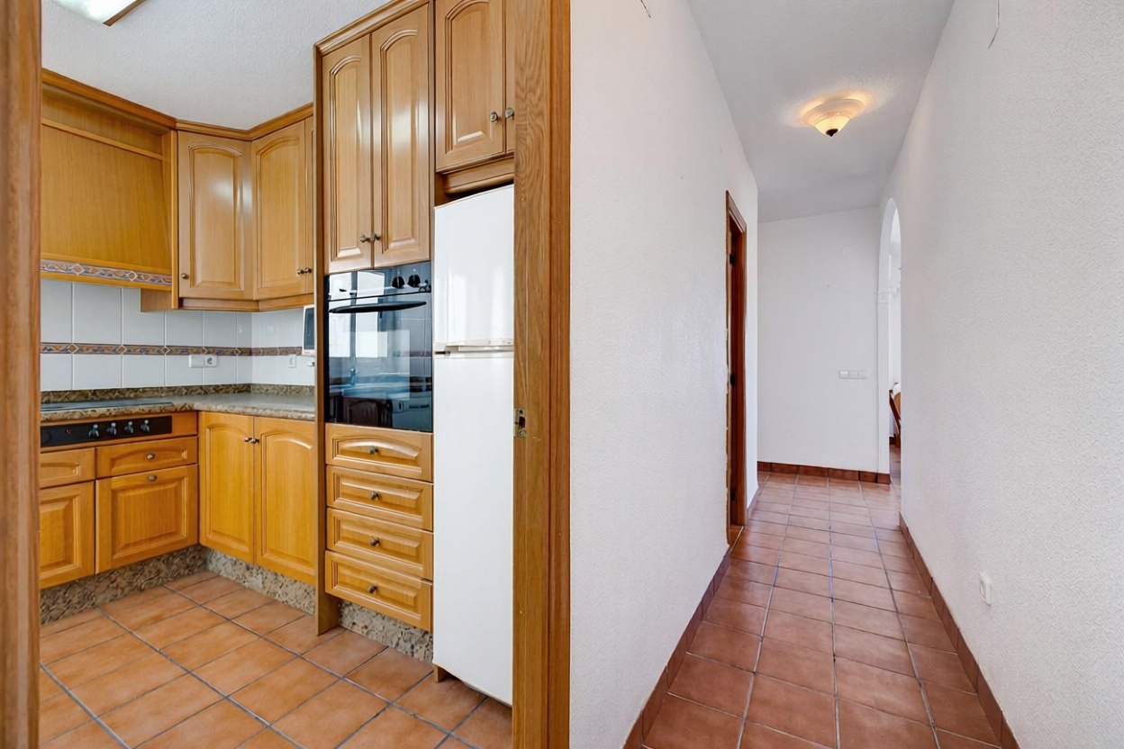 Apartamento em primeira linha de praia em Torrevieja — Cozinha