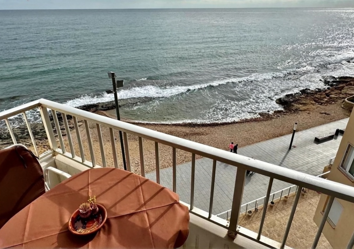 Apartamento em primeira linha de praia em Torrevieja