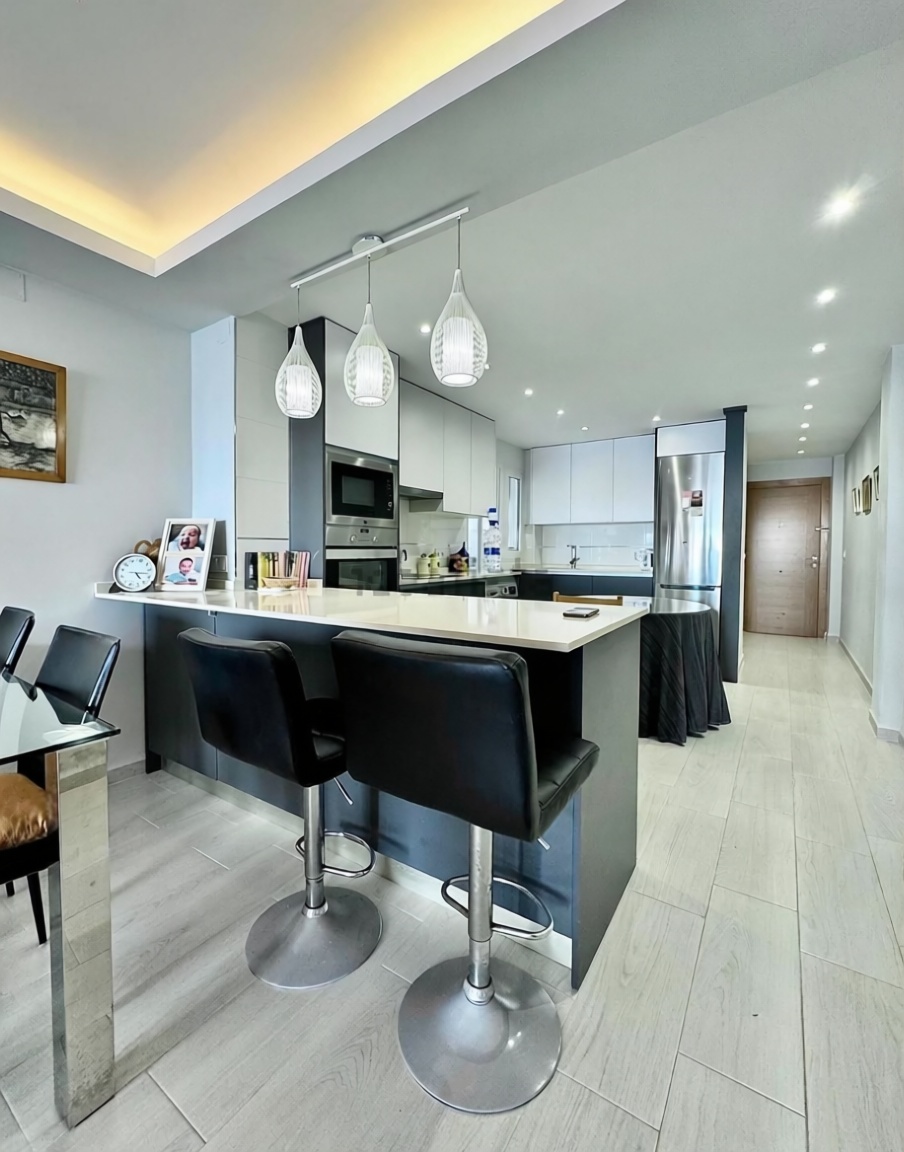 Apartamento em primeira linha de praia em Torrevieja — Cozinha