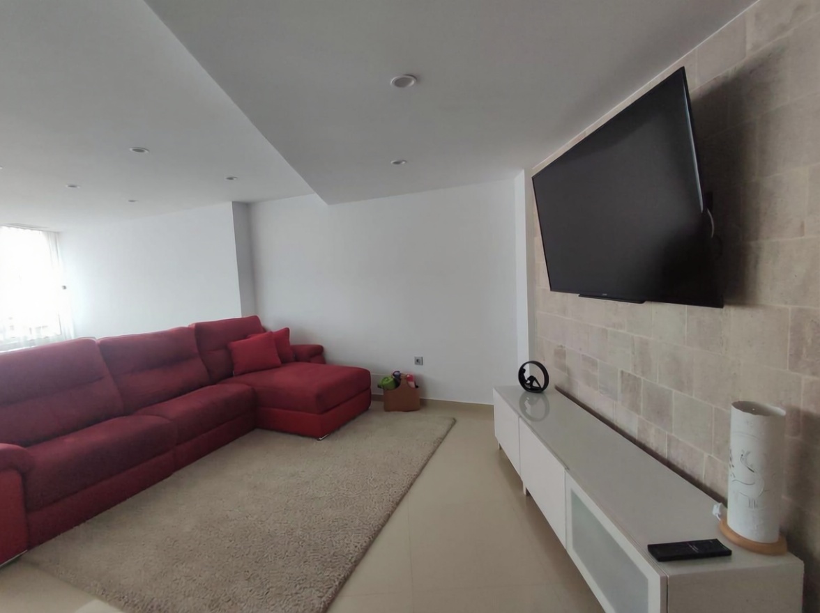 Apartamento em primeira linha de praia em Torrevieja — Sala