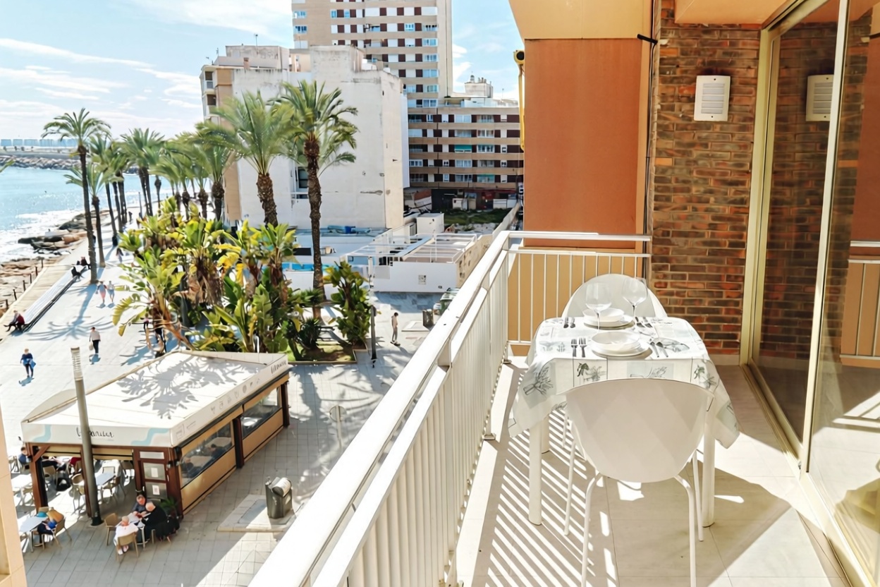 Apartamento em primeira linha de praia em Torrevieja — Terraço mar