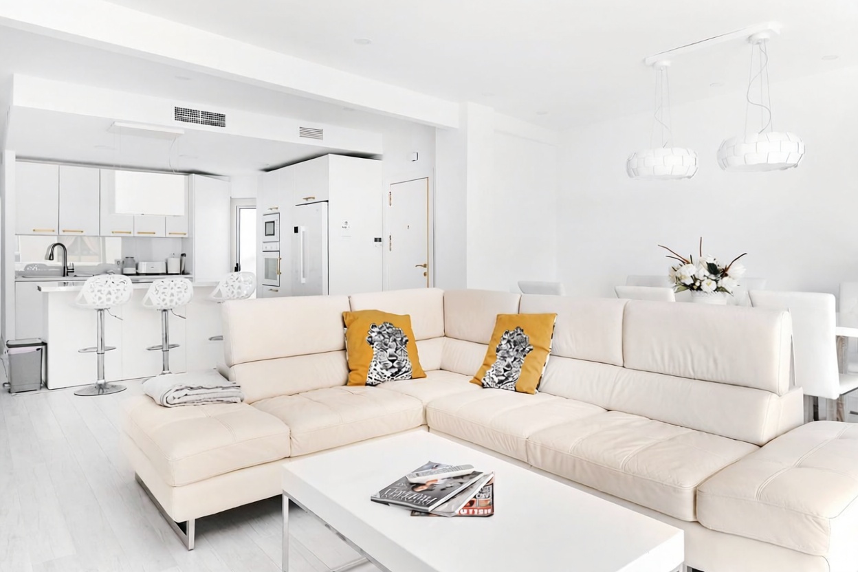 Apartamento em primeira linha de praia em Torrevieja — Sala