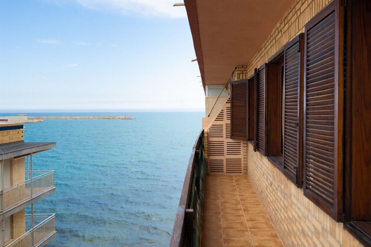 Ático em primeira linha de mar em Torrevieja