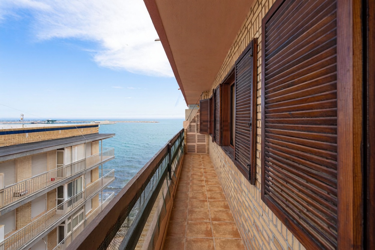 Seafront attic in Torrevieja — Sea terrace