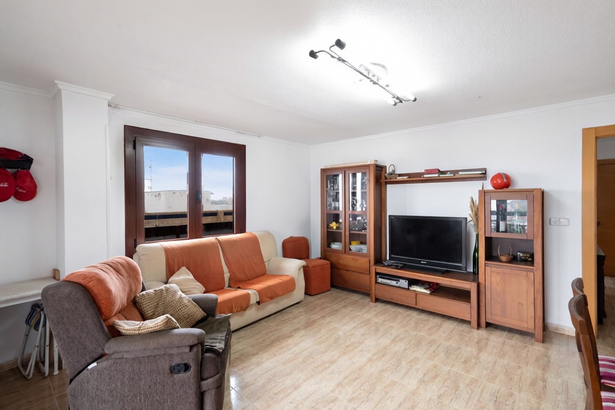 Seafront attic in Torrevieja — Living room