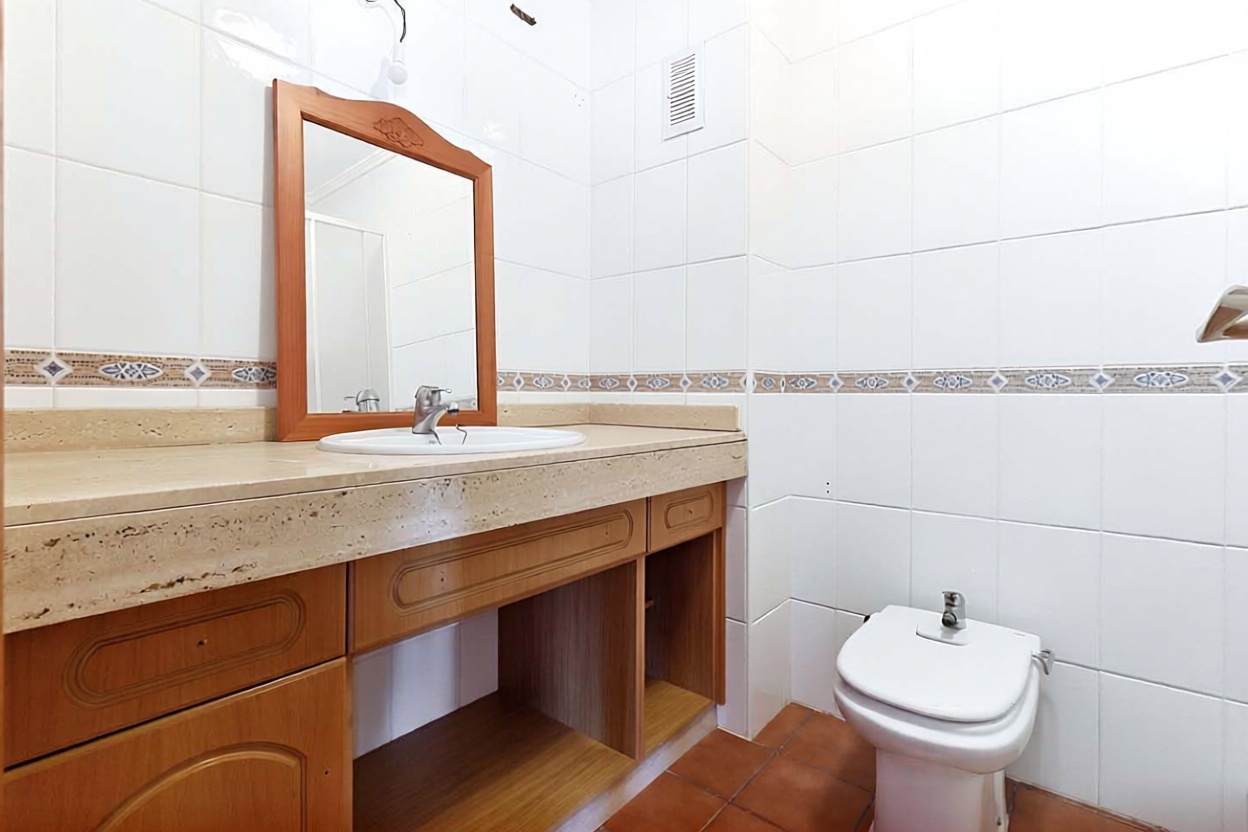 Ático en primera línea de mar en Torrevieja — Baño