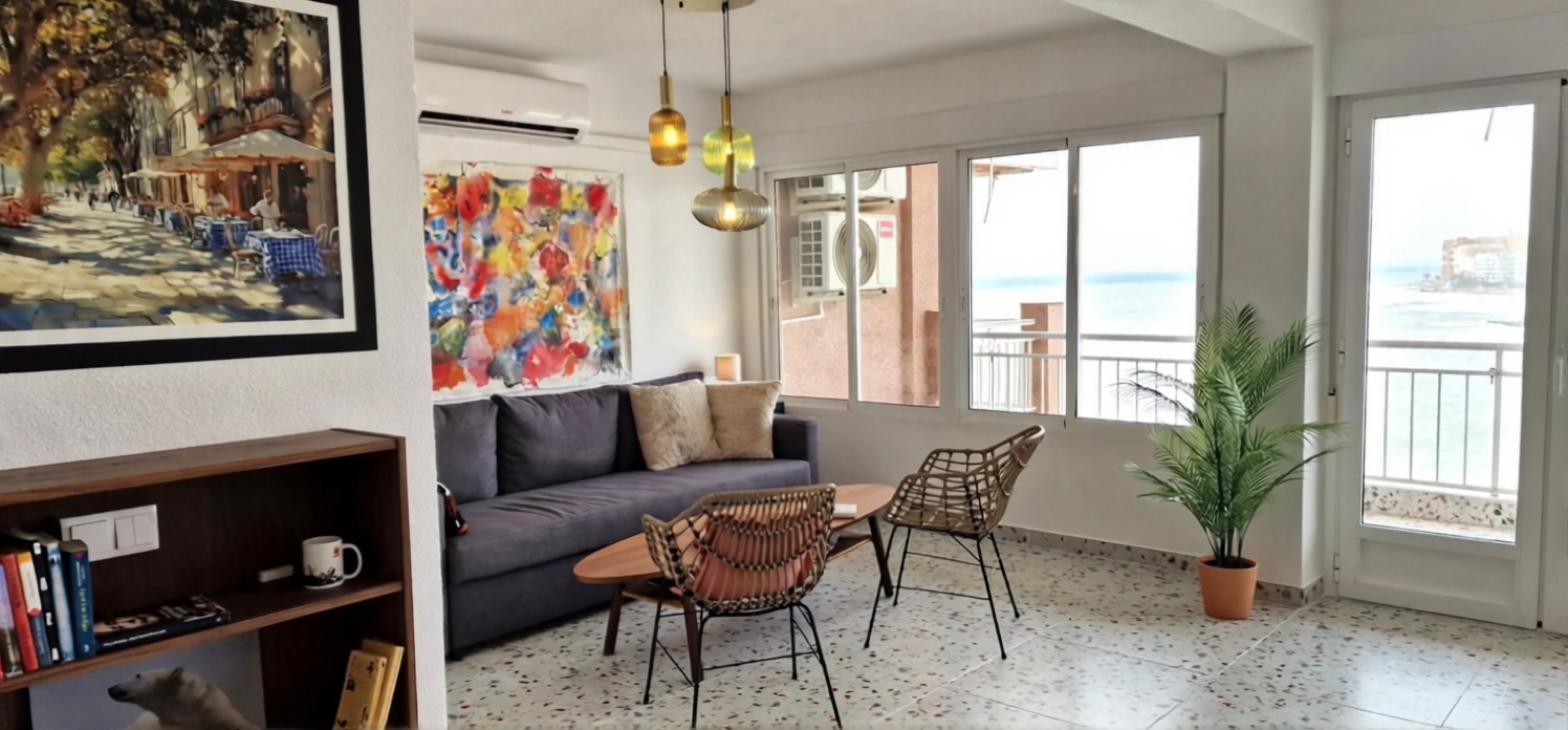 Wohnung in erste Strandlinie in Torrevieja — Wohnzimmer