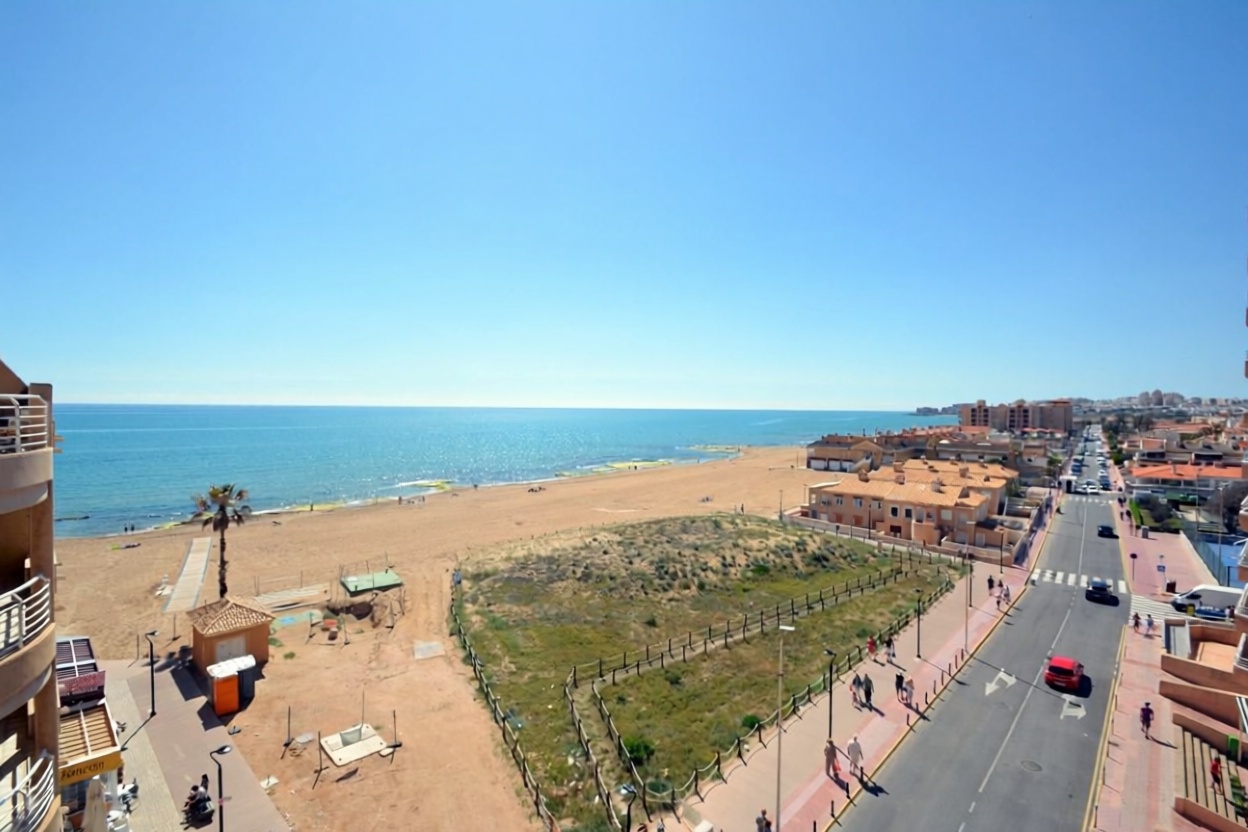 Apartamento em primeira linha de praia em Torrevieja — Vista mar