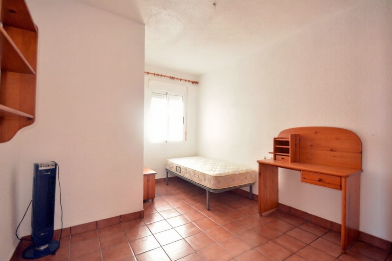 Apartamento em primeira linha de praia em Torrevieja — Quarto