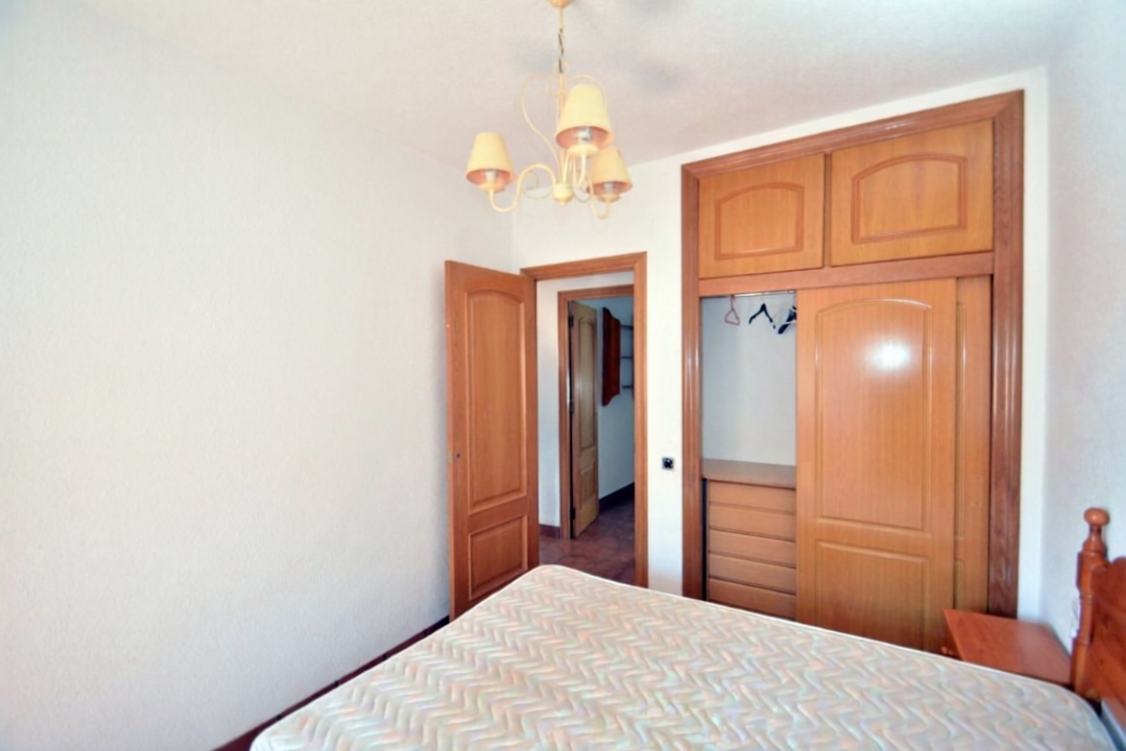 Apartamento em primeira linha de praia em Torrevieja — Quarto