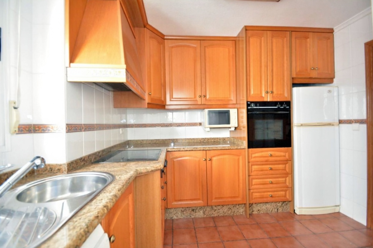Apartamento em primeira linha de praia em Torrevieja — Cozinha