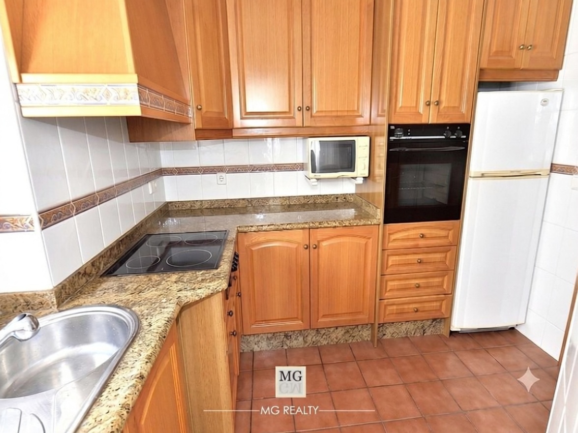 Beachfront flat in Torrevieja — Kitchen