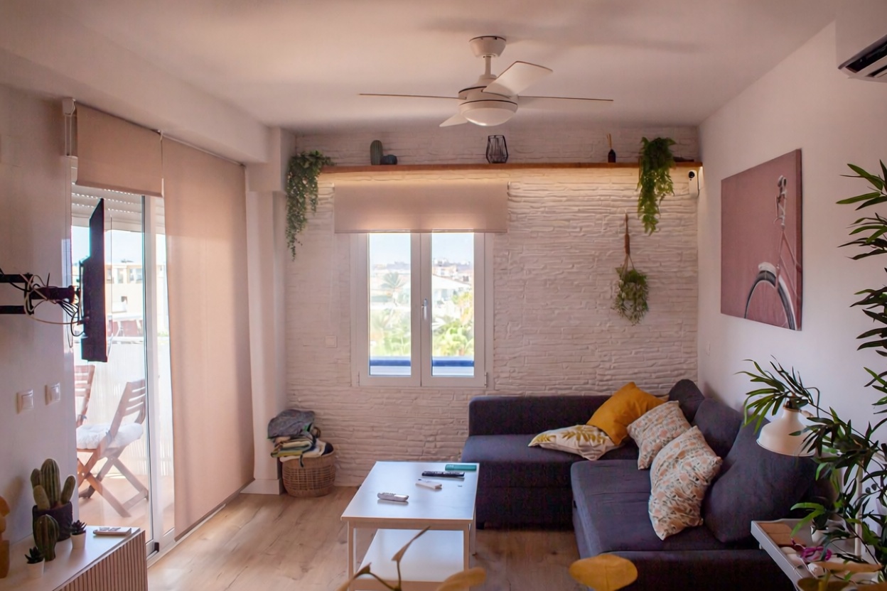 Apartamento em primeira linha de praia em Torrevieja — Sala