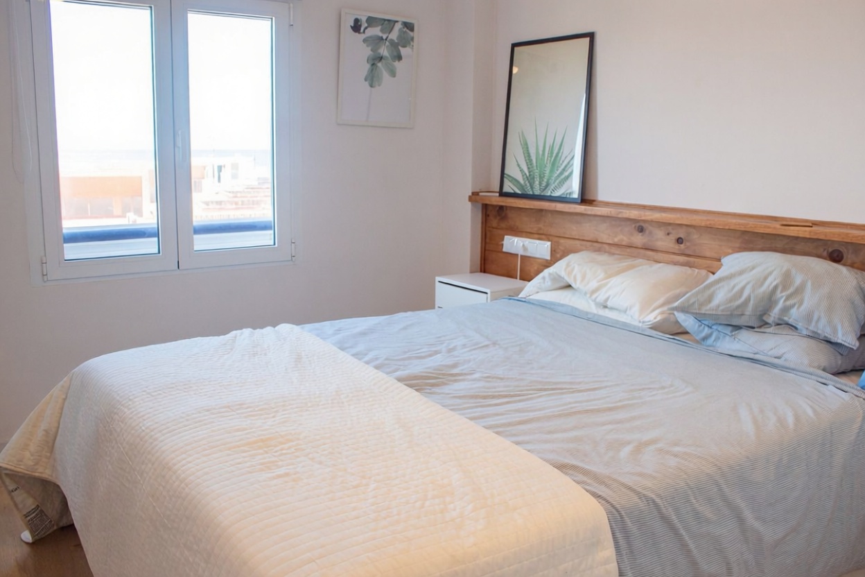 Apartamento em primeira linha de praia em Torrevieja — Quarto