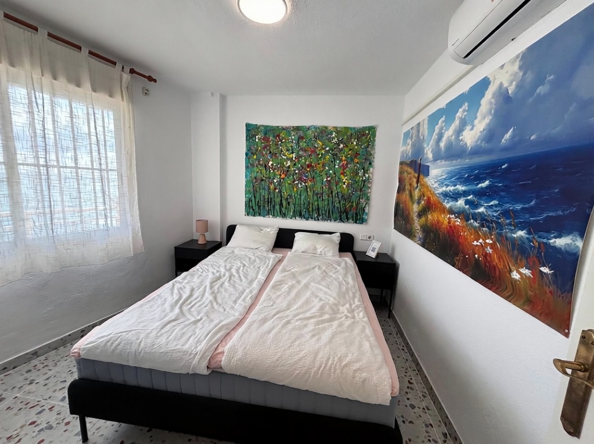 Apartamento em primeira linha de praia em Torrevieja — Quarto