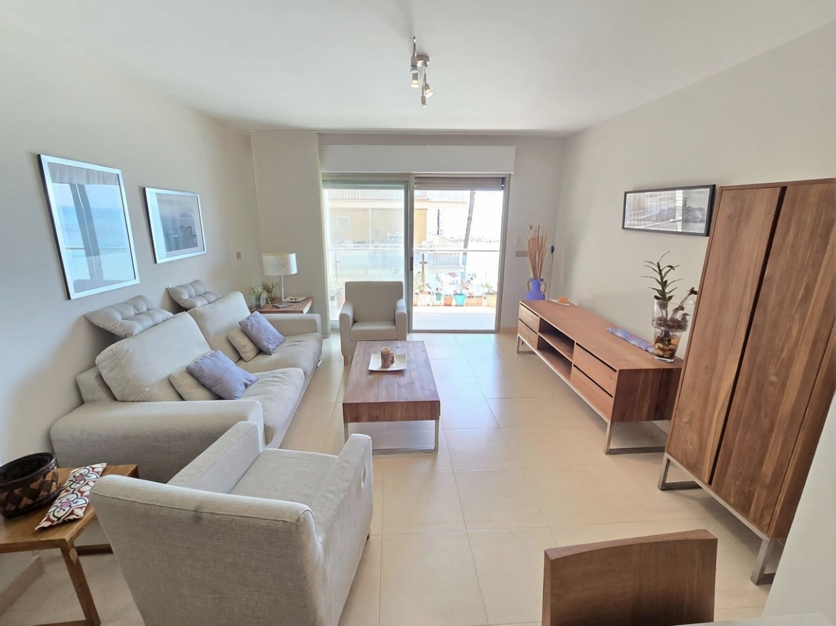 Beachfront flat in Torrevieja — Living room