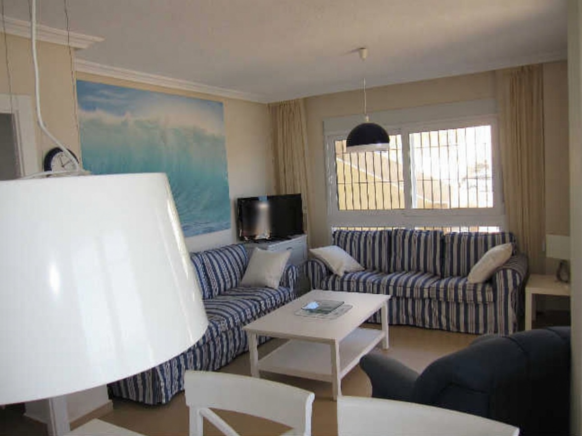 Beachfront flat in Torrevieja — Living room