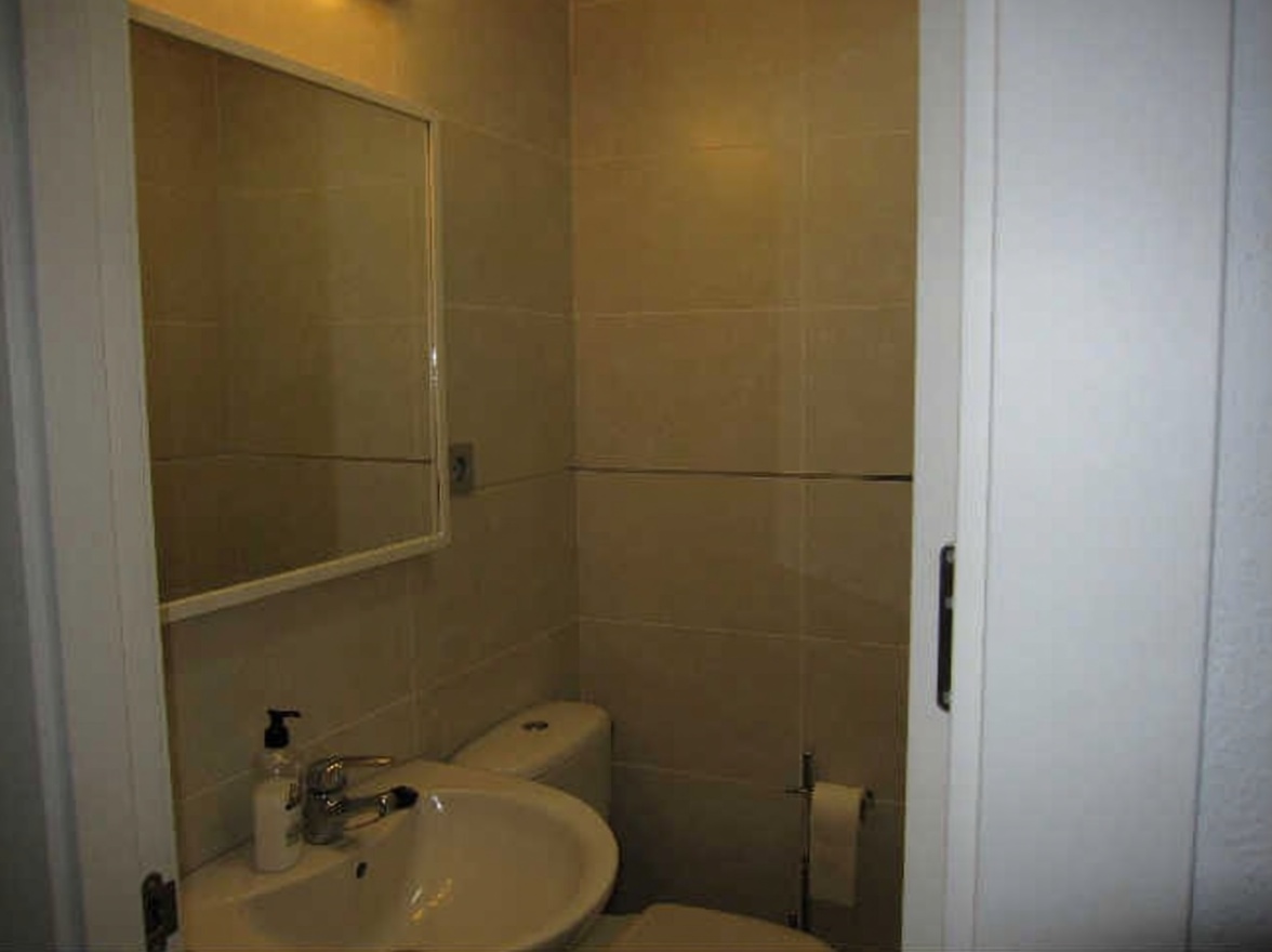 Beachfront flat in Torrevieja — Bathroom