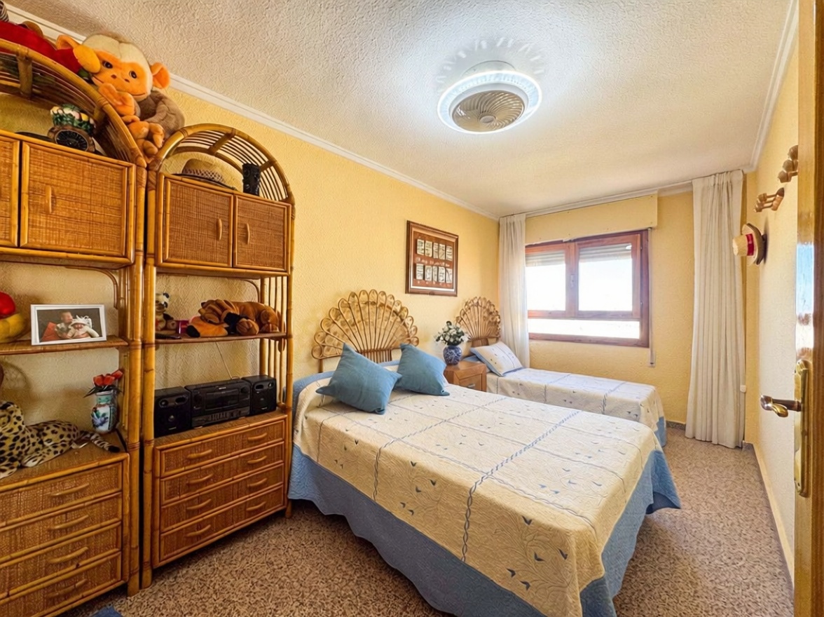 Beachfront flat in Torrevieja — Bedroom